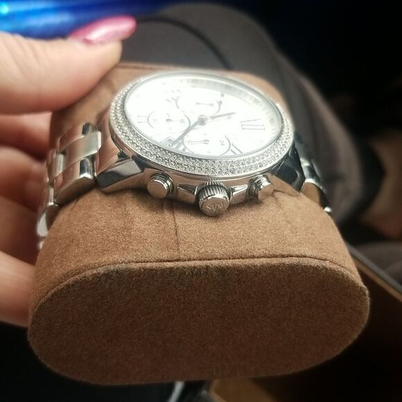 Michael Kors Stainless Steel Watch with box - Picture 4 of 11